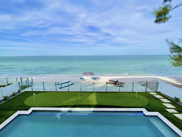 Luxe Rental Located between City Pier and Rod N Reel Pier